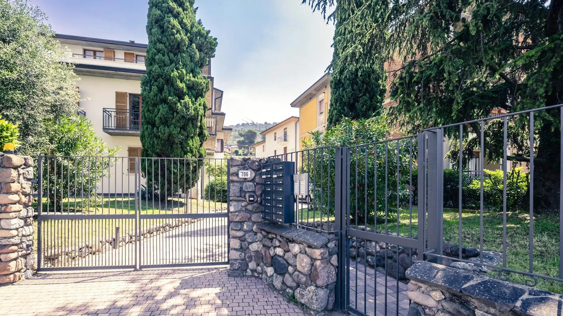 Apartment Appartamento Rosanna Torri Del Benaco